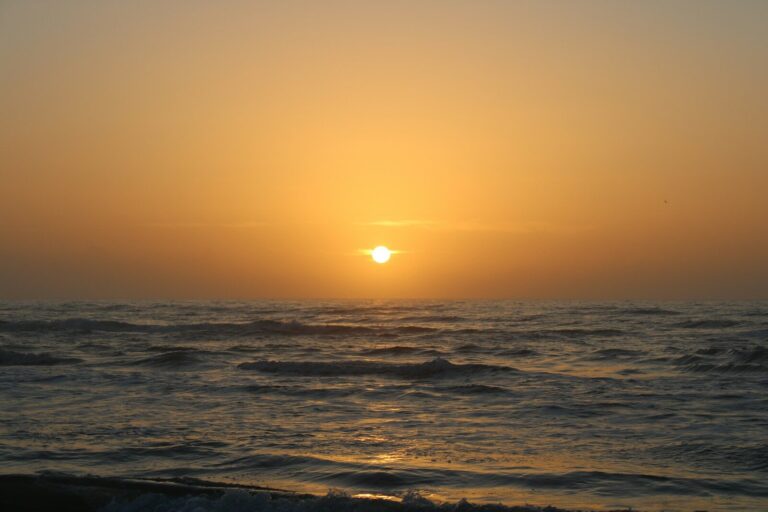 The Best Retirement Communities in the Rio Grande Valley the sun is setting over the ocean with waves